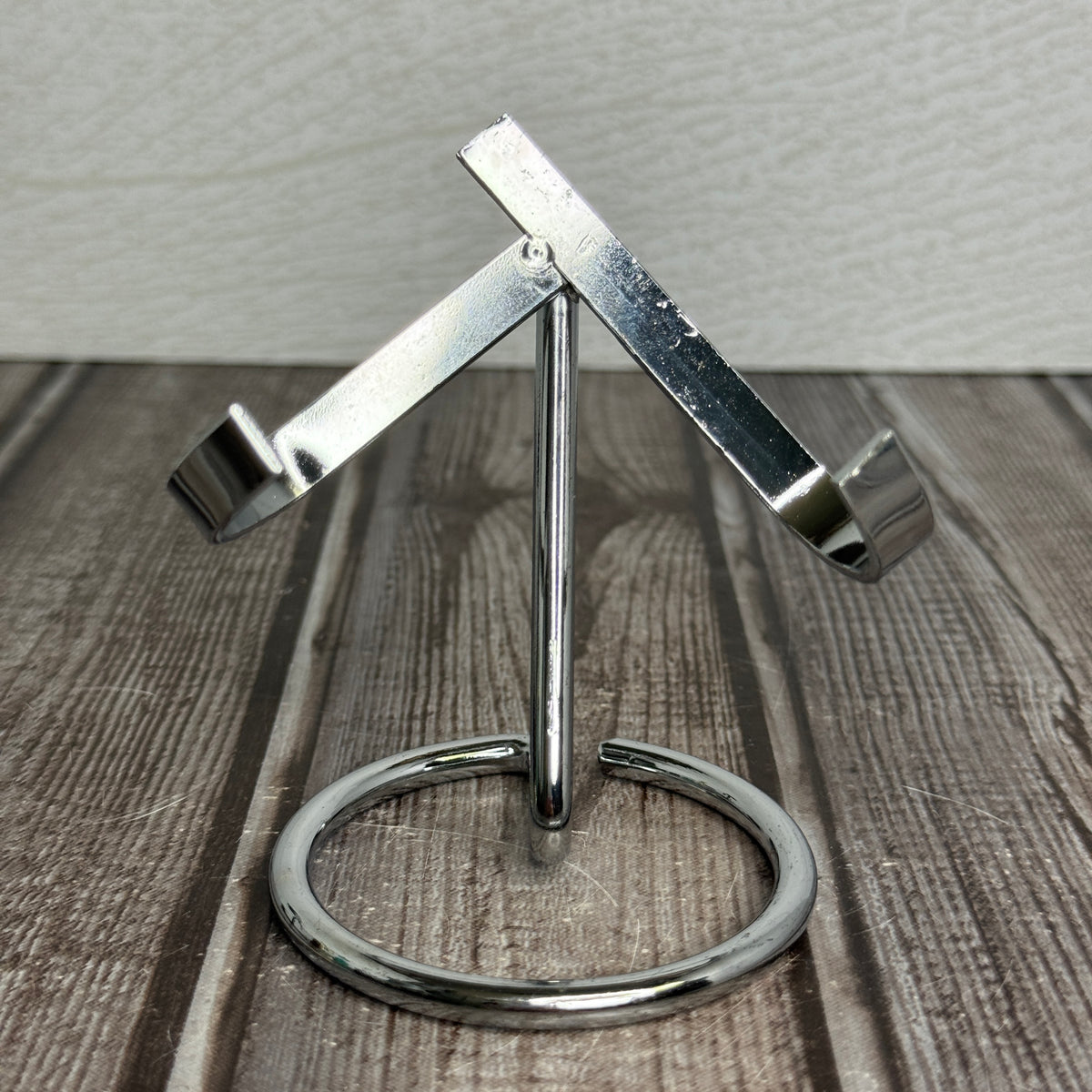 Metal Heart Stand