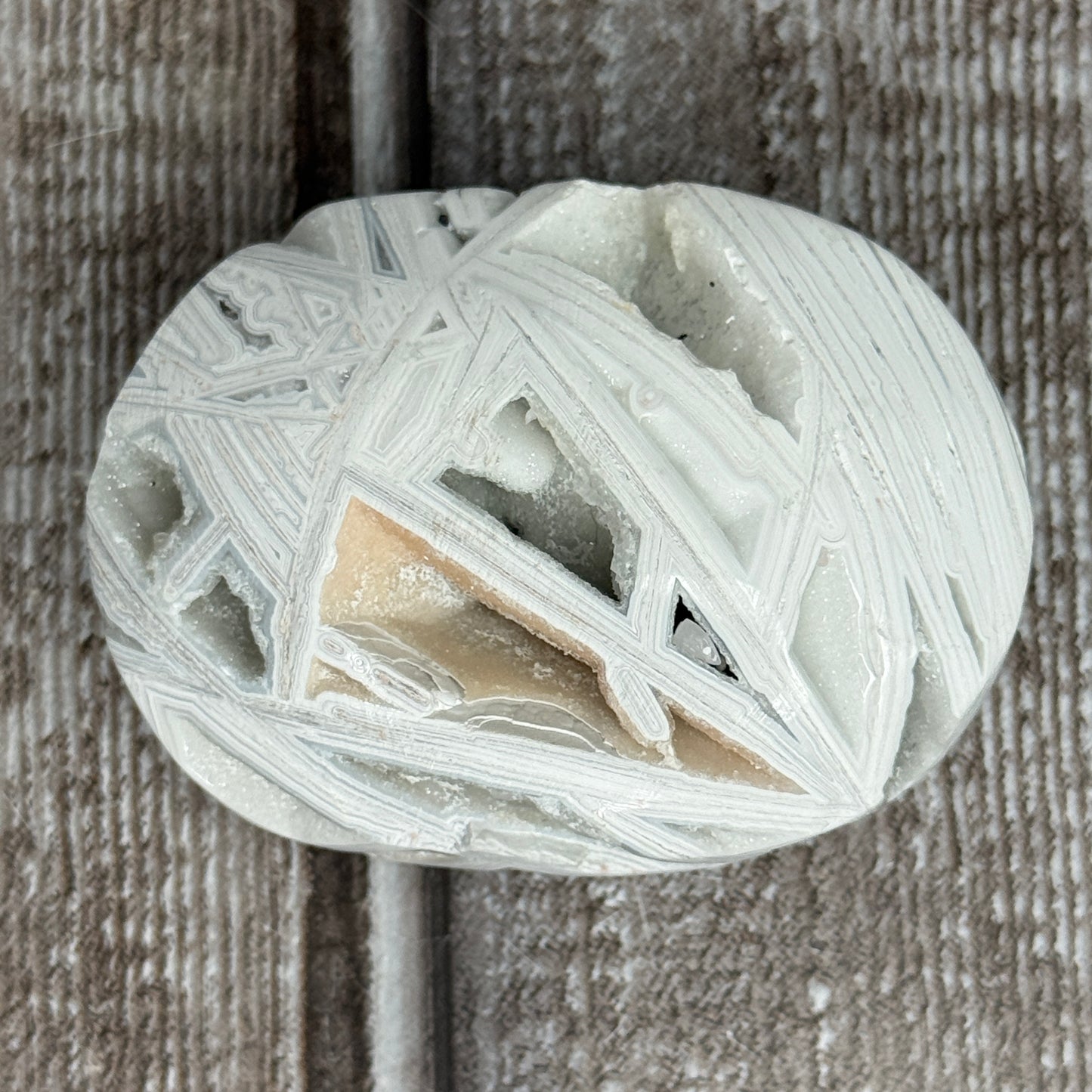 Mexican Lace Agate Palmstone